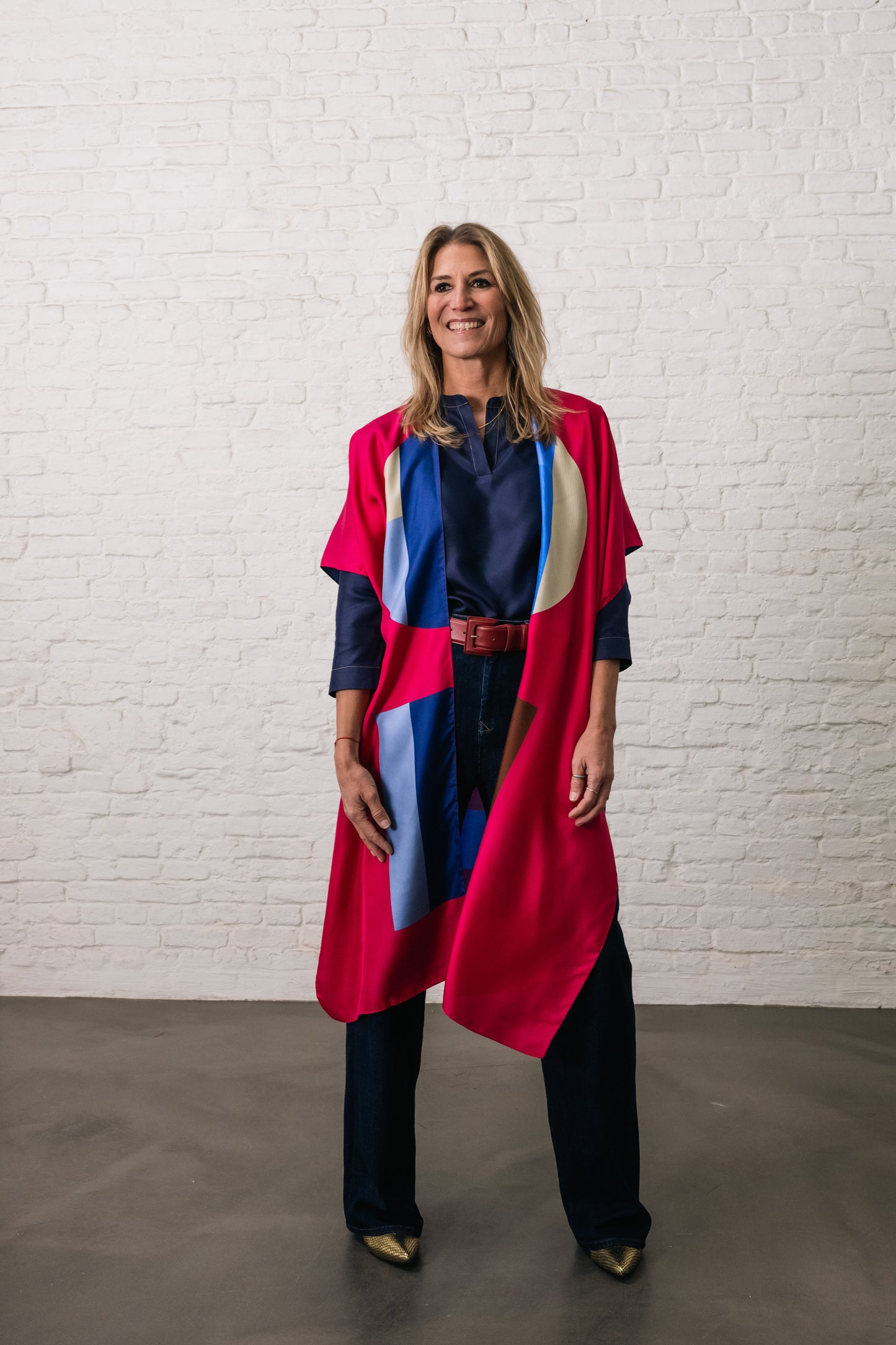 woman wearing bordeaux silk kimono with graphic print and wears a bordeaux belt