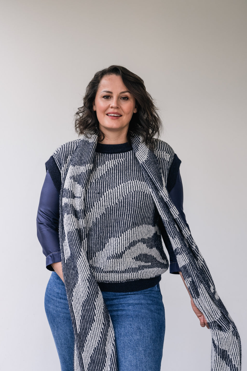 woman wears white-blue debardeur with print and accompanying scarf in the same print