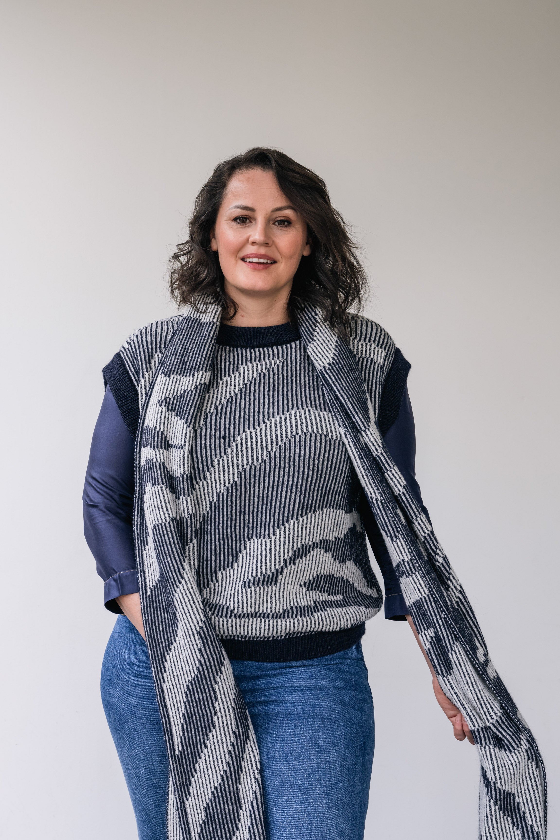woman wears white-blue debardeur with print and accompanying scarf in the same print