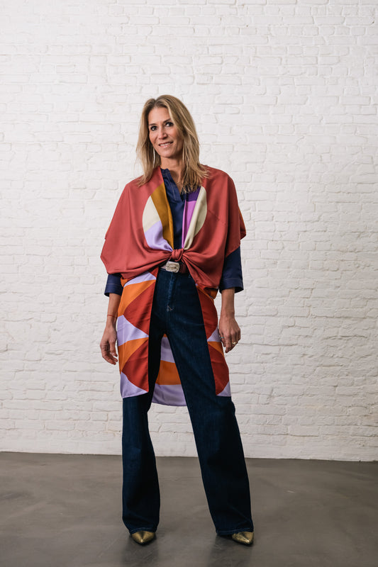 woman wearing bordeaux silk kimono with graphic print. belt is bordeaux and has a white resin buckle